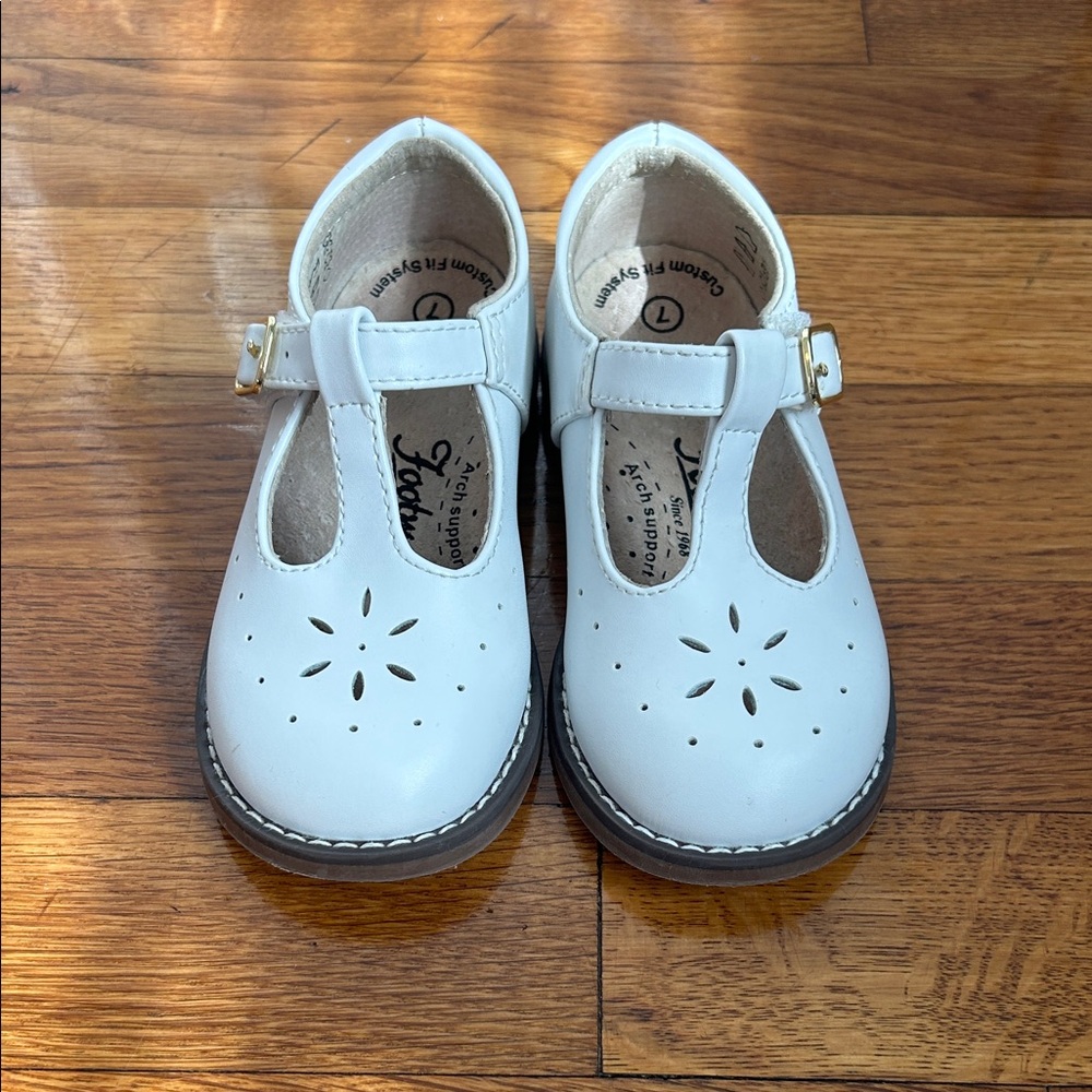 FootMates White T-Strap Dress Shoes with Floral Cutouts